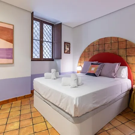 Apartup Market Square Deluxe Apartment