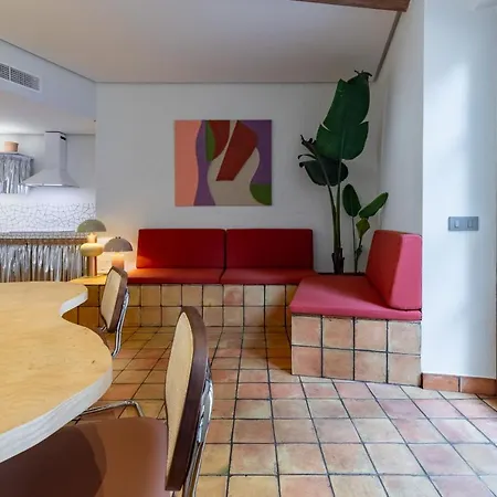 Apartup Market Square Deluxe