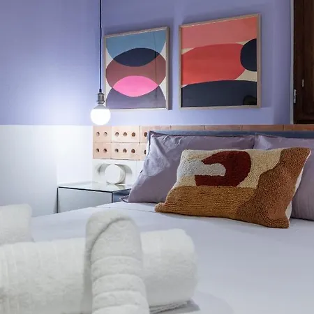 Apartup Market Square Deluxe Apartment