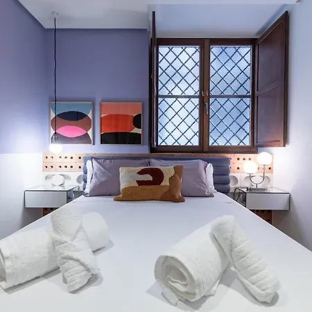 Apartup Market Square Deluxe